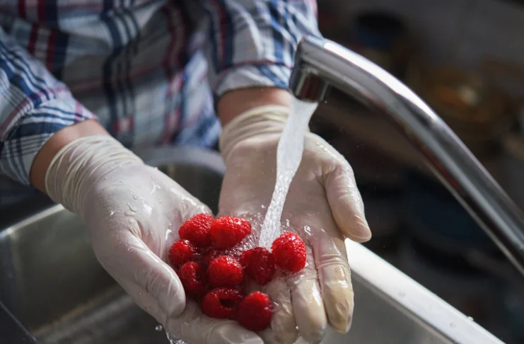 A person washing fruits