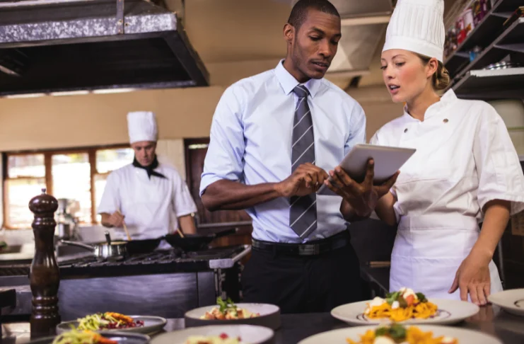 people managing kitchen