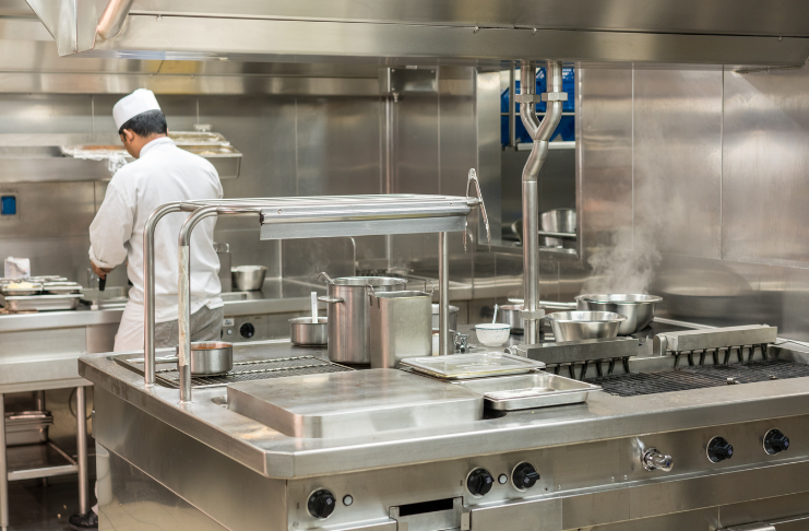 Design a Commercial Kitchen: Tips for Layout & Functionality