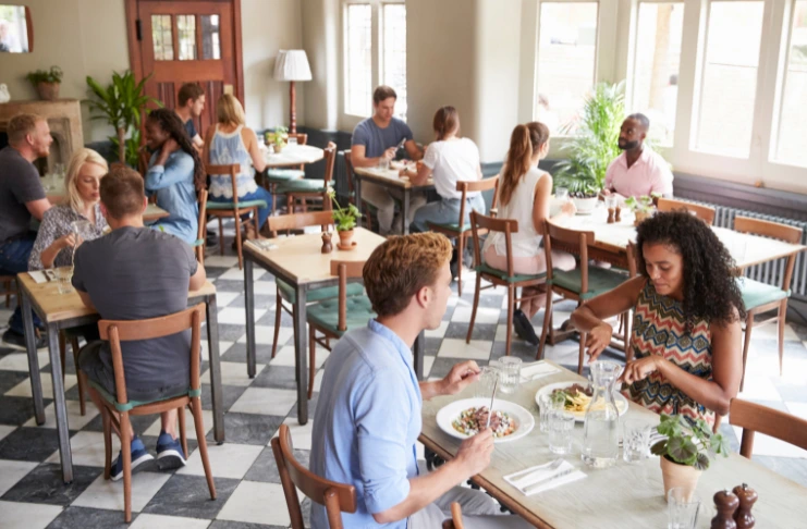 many customers at a restaurant
