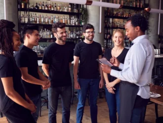 how to motivate restaurant employees