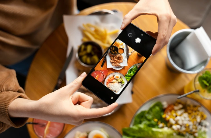 Restaurant social media statistics 2025